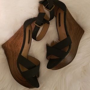 Criss-cross wedges cherry wood tone